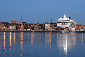Norwegian Cruise ship sailing to Canada England